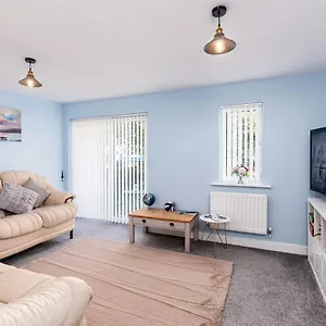 Lakeside Boulevard View Apartment