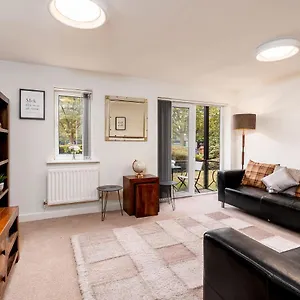 Lakeside Reach Apartment
