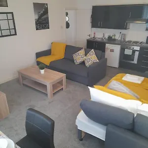 Flat 4 Corner House Apartment